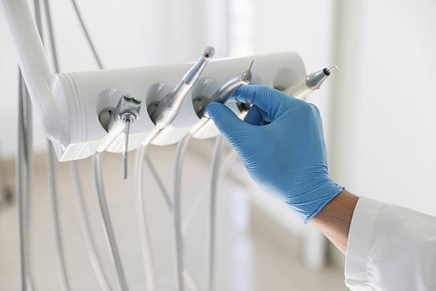 Professional Tooth Extraction technician working in Haven, KS